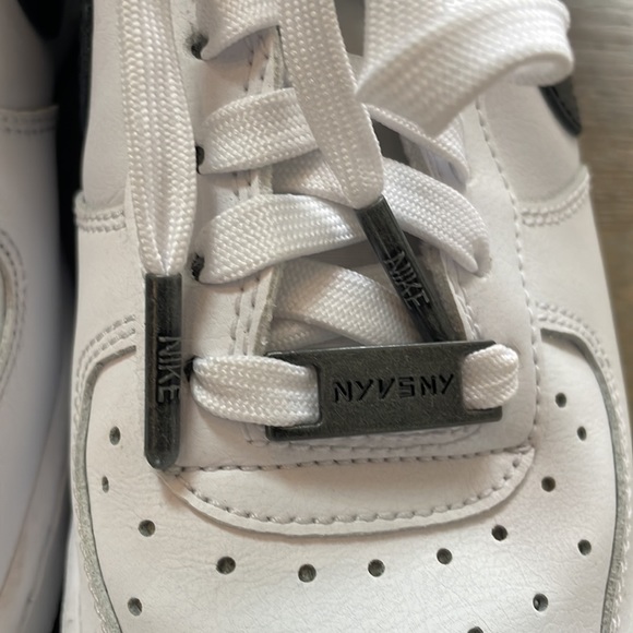 Nike Air Force 1 Low ‘NY vs NY’ white leather upper with black logo Men’s size 6 - Picture 9 of 9